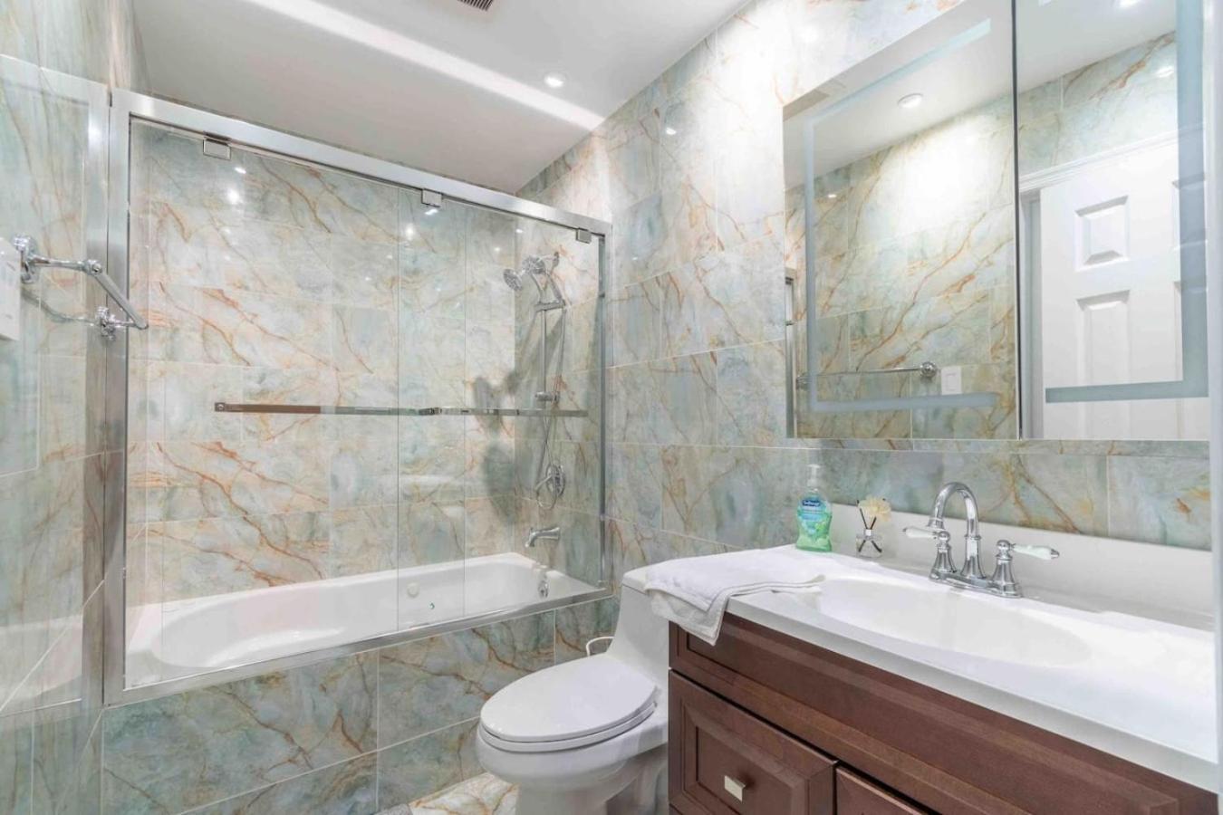 Luxury 6br Pocono In Heart Of Attractions Holiday home Tobyhanna