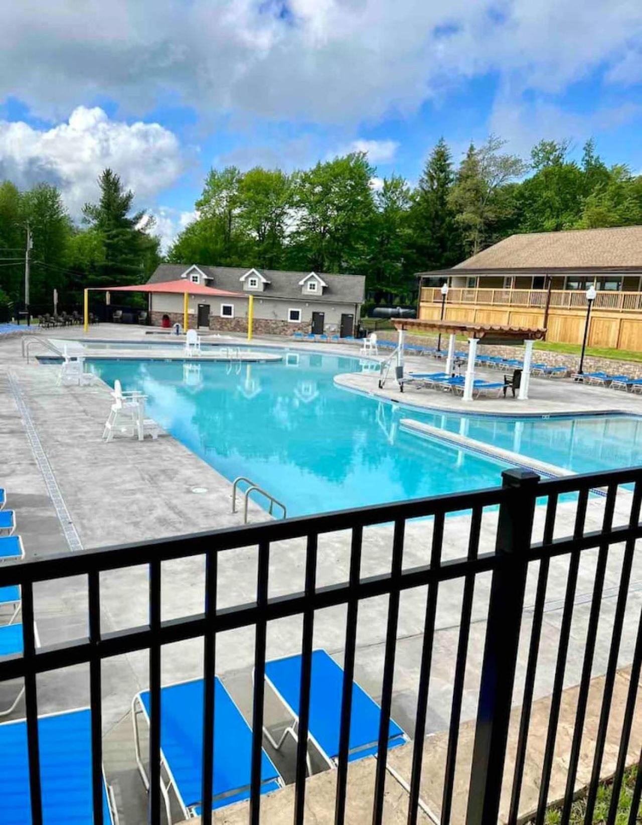 Luxury 6br Pocono In Heart Of Attractions